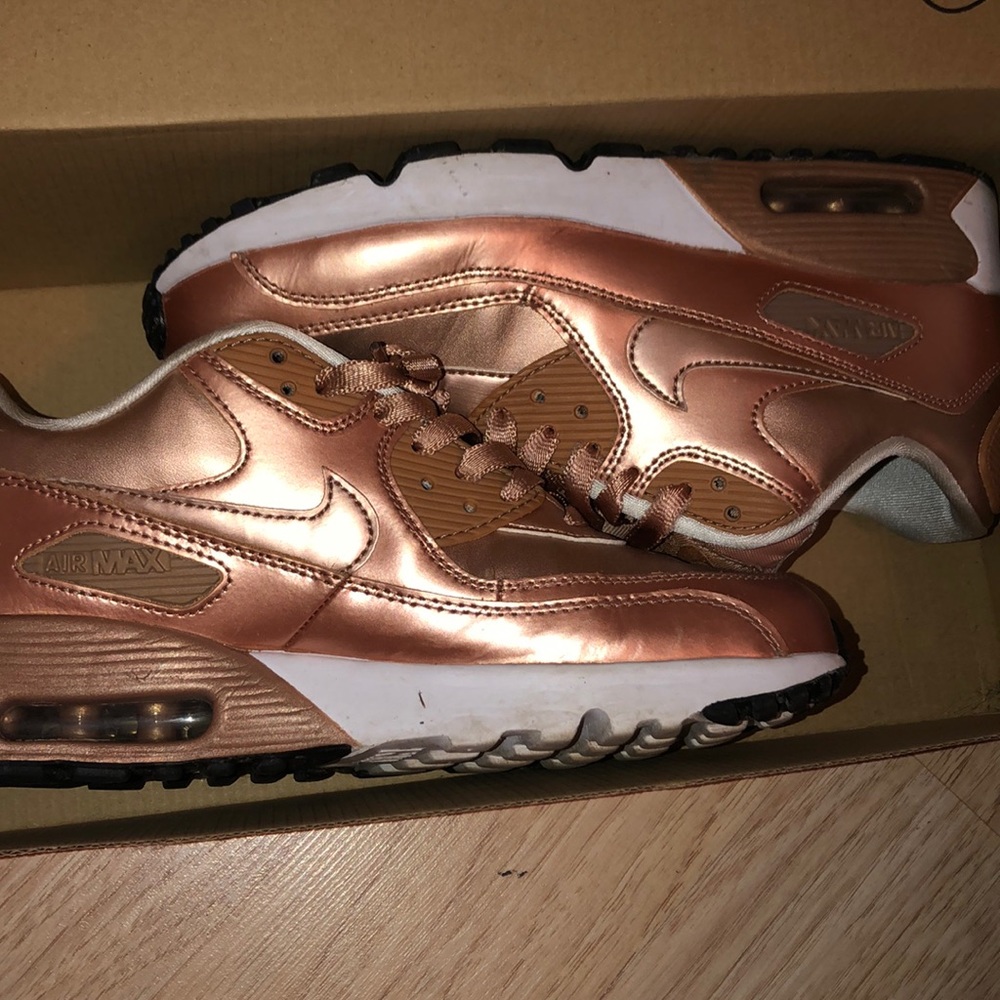 Nike! - Picture 3 of 4